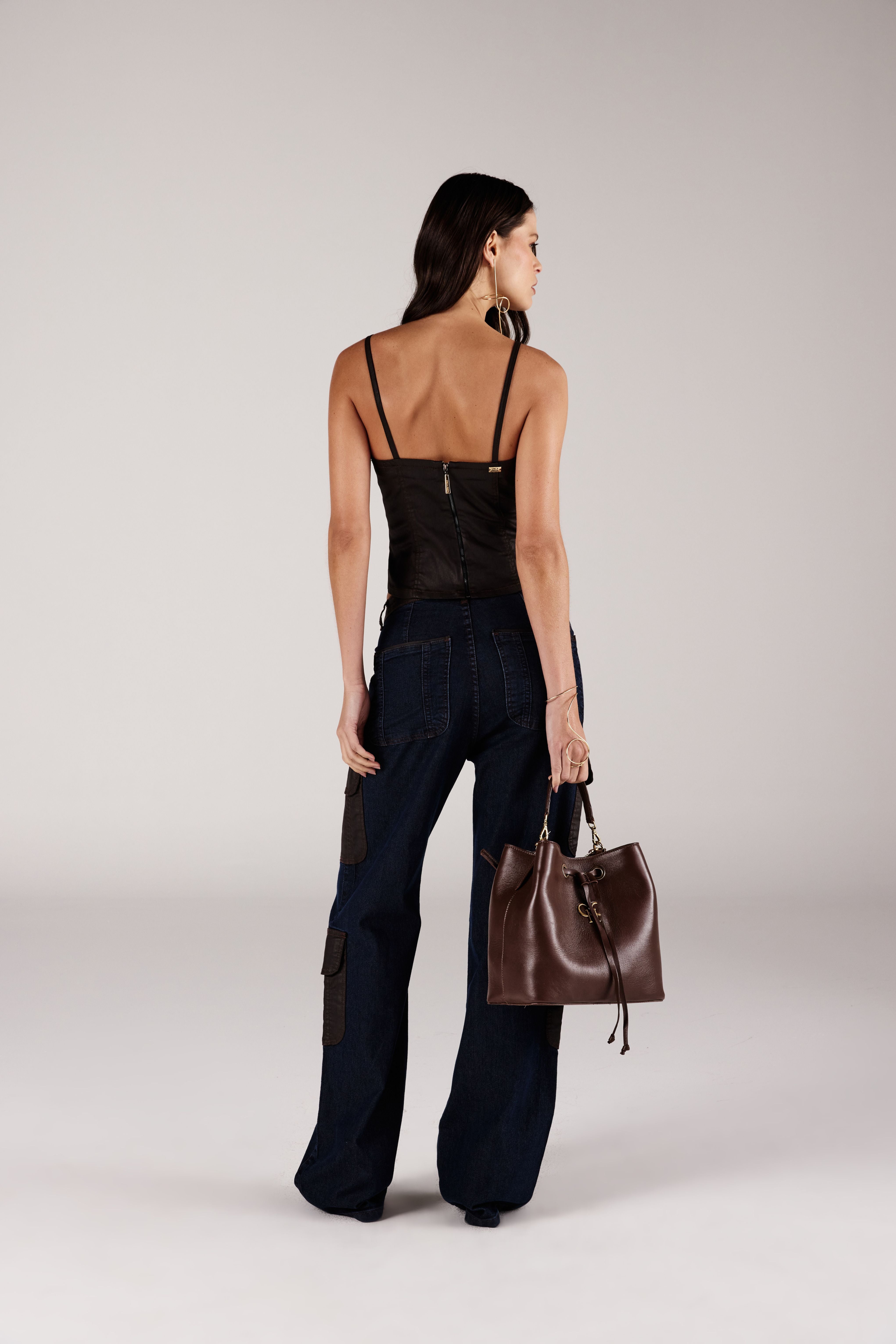 CALÇA RETA FEMININA CARGO BOLSOS ARREDONDADOS  JEANS ONÇA PRETA