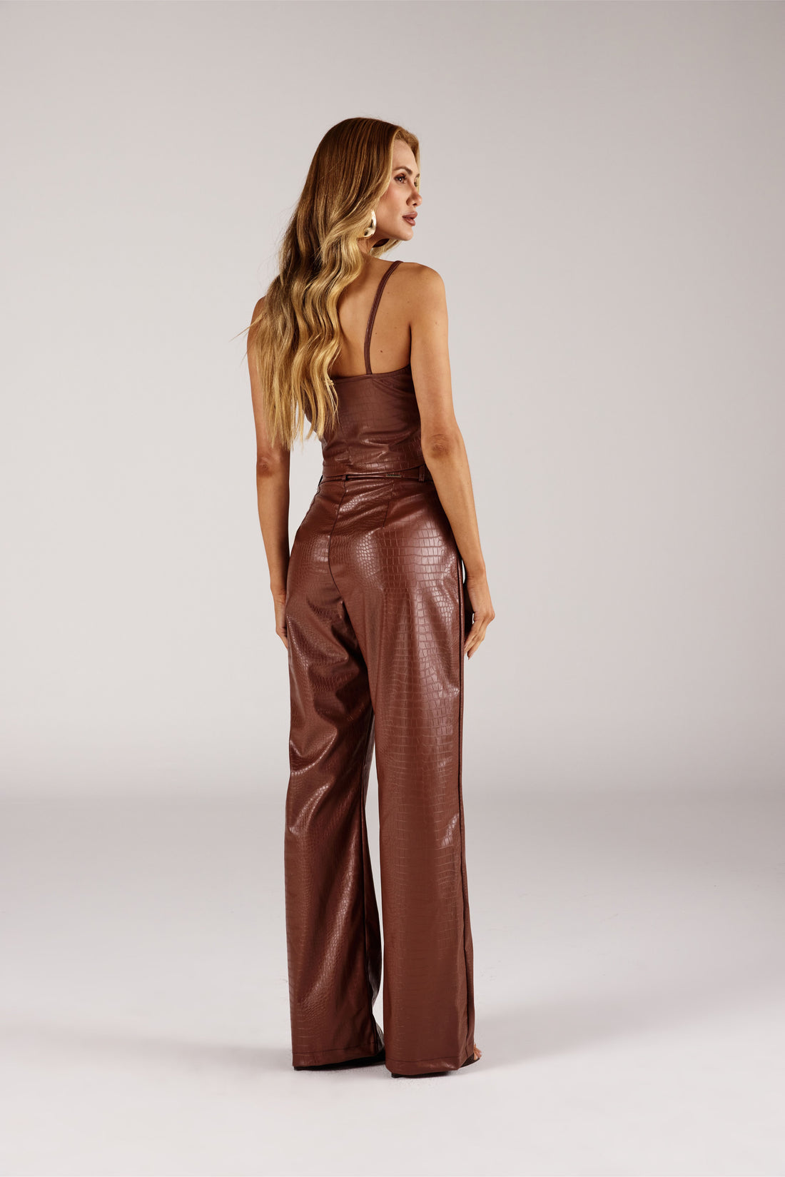 CALÇA FEMININA RETA BOLSO VIVO FAKE DE  CROCO ONÇA PRETA